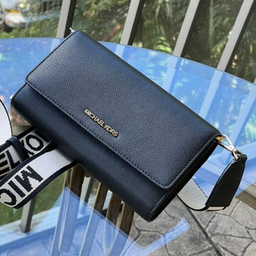 Michael Kors Signature Noir: Timeless Elegance, Modern Versatility
